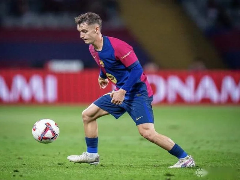 每体：巴萨希望利用桑托斯290万欧欠款，提前锁定左后卫索萨